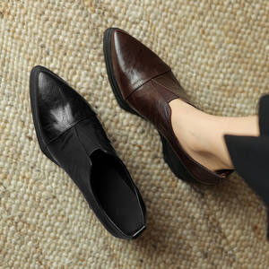 Botines de tacón grueso, modernos, versátiles y elegantes, de media caña, para otoño e invierno. - Product Image 3