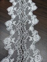 Bordure élégante en dentelle blanche tricotée 100% polyester 8,5 cm avec motif floral brodé en forme de rose, bordure festonnée, accessoires pour filles