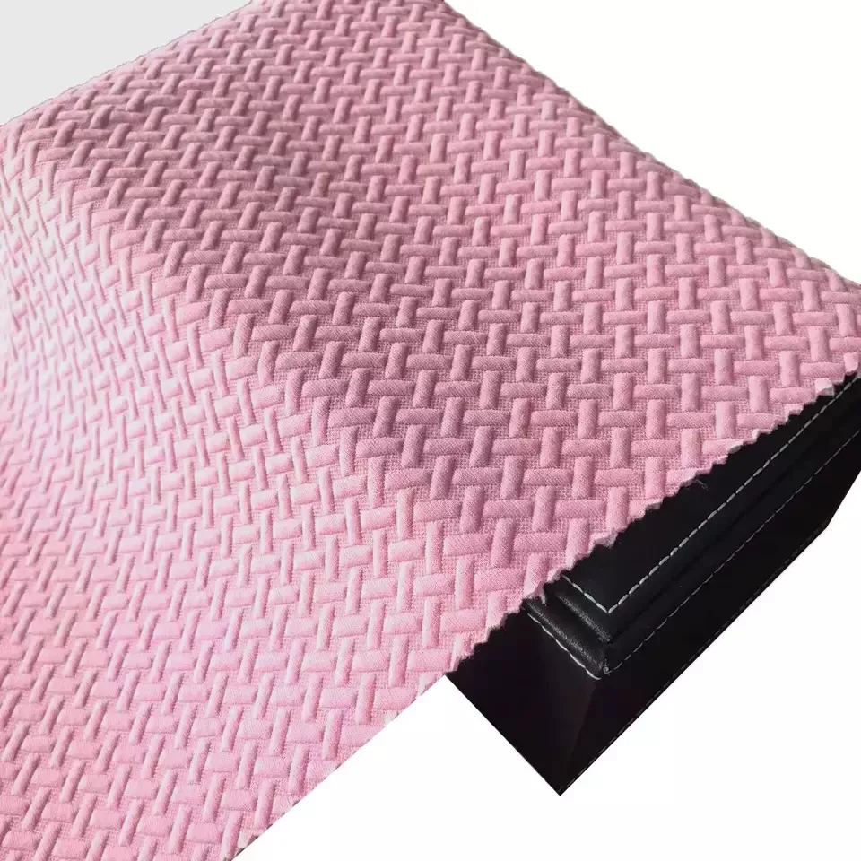 Tecido de malha jacquard de poliéster acolchoado para vestuário com listras cruzadas rosa de fio tingido macio personalizado têxteis chineses