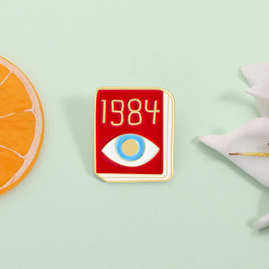 Novela clásica 1984 ojo esmalte Pin George Orwell <span class=keywords><strong>libro</strong></span> diseño Metal broche solapa insignia joyería regalo para amigos al por mayor - Product Image 2