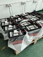 Batería de Litio Solar Portátil LiFePO4 12V 24V 48V 50-600Ah para Uso Fuera de la Red, IP65 Impermeable, para Uso Doméstico 1-10kW, Disponible en EE. UU. y la UE