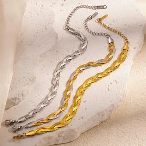 Bracelet de luxe tendance en acier inoxydable, chaîne serpent dorée tressée, idéal pour la vente en gros - Product Image 2