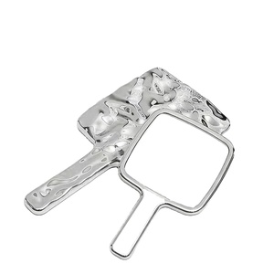 Miroir de Maquillage Portable Avancé pour Salon de Coiffure, Miroir Rétro Portable avec Poignée, Miroir d'Observation de Haute Qualité pour Salon de Coiffure - Product Image 2