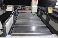 Routeur CNC 3 axes pour mousse avec système de contrôle Syntec, moteur à broche unique, composants de base pour les expositions, les scènes et les événements