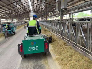 جهاز تغذية جديد من نوع البطارية الكهربائية لمزارع الألبان والماشية ، معدات يدوية ومفيدة مع شحن - Product Image 2