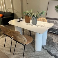 Table à manger semi-circulaire de luxe blanc crème 2026 pour espaces compacts