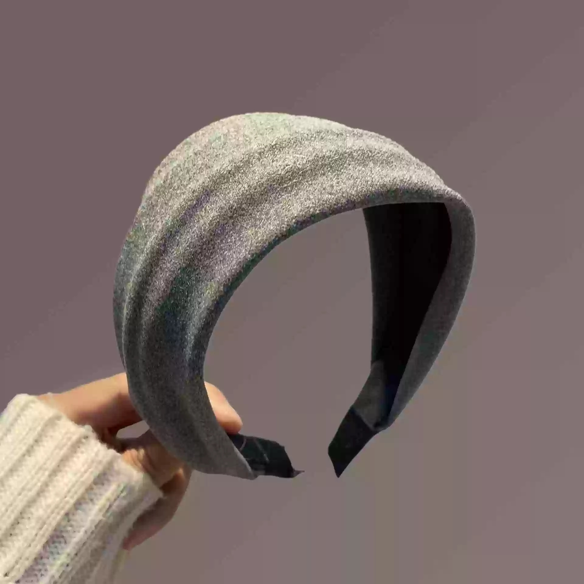 Wide-brimmed woolen headband-gray