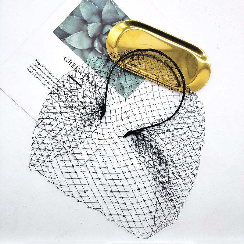 # 1 maille noire + strass blancs