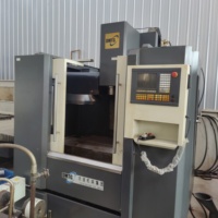 Centre d'usinage CNC Dalian système CNC 850 Guangzhou à trois axes et système Suzhou 1160 Vanaco à quatre axes avec bibliothèque de couteaux