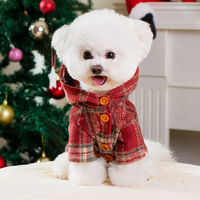 Manteau d'hiver rembourré à carreaux rouges pour chien, confortable et décoratif, avec capuche, boutons en bois, design vintage mignon, chaud