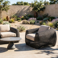 Conjunto de Sofá de Ratán Curvo Ancho Tejido a Mano para Patio, con Cojines Decorativos en Tonos Neutros, Muebles de Jardín