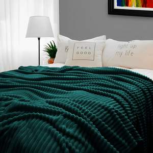 Manta de Felpa Verde Oscuro, Cálida y Acogedora para Sofá, Cama, Sala de Estar, Suave Manta Decorativa para el Hogar - Product Image 2