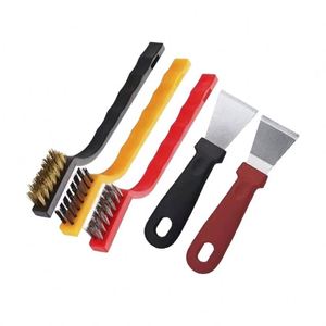Juego de limpieza multifuncional para cocina del hogar, cinco piezas, incluye cepillo para estufa y raspador para campana extractora, hecho de plástico duradero - Product Image 1