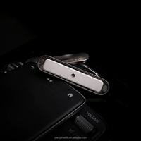 Vente en gros LOGO personnalisé Mini diffuseur de parfum de voiture personnalisé Parfum de voiture Clip pour bouche d'aération Désodorisant pour voiture avec recharge Bâtonnets de parfum