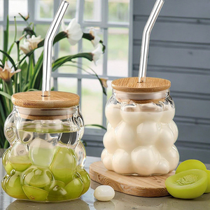 Mejor Venta de vidrio de borosilicato en forma de uva Desayuno creativo Latte Copa de vino Taza de jugo Taza de regalo con tapa de bambú y pajita - Product Image 1
