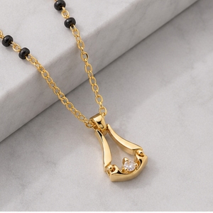 Collier Mangalsutra en or 22 carats avec perles noires pour femmes, pendentif élégant en diamant, design de bijoux traditionnel, chaîne - Product Image 2