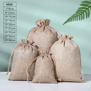 Sacs cadeaux personnalisés en toile de jute avec cordon de serrage 9x12cm, pochettes durables en lin naturel pour Noël, mariage, bonbons, jouets, emballage - Product Image 2