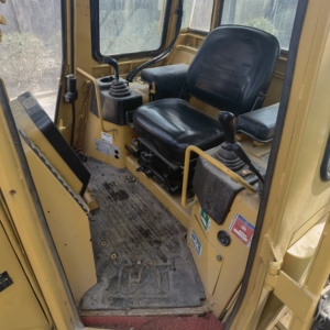 Bulldozer CAT D4G Usado en Buen Estado, Modelo 2023, Pocas Horas de Uso, Capacidad de Aplicación de Aserrín de 8.6m, Potencia de 90HP, Equipo de Movimiento de Tierras - Product Image 3