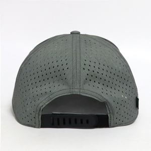 Cappello da Golf OEM/ODM all'Ingrosso in Poliestere a 6 Pannelli Strutturati con Visiera Leggermente Curva, Chiusura Snapback, Fori Tagliati al Laser e Logo Personalizzato - Product Image 4