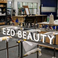 Letras de Canal LED con Iluminación Frontal Personalizadas EZD, Letrero Comercial para Negocios, Letrero con Logotipo, Letrero Publicitario Exterior Comercial