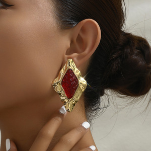 Pendientes llamativos negros de textura plateada dorada gruesa con joyas vintage de moda al por mayor para mujer - Product Image 6