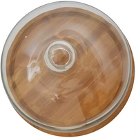 Luxueuze taartplateau van acryl met bamboe houten onderstel en glazen ronde deksel