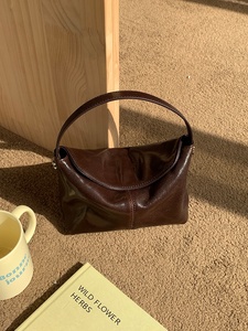 Vegetable Tanned Cowhide Genuine Leather Pillow <b>Lunch</b> Box <b>Bag</b> 2026 New Simple Vintage Style Chain Magnetic Closure Handbag - Product Image 1