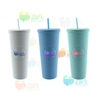 Logo personnalisé Gobelets cloutés 24oz Gobelets à café réutilisables en plastique Gobelet à double paroi Bling avec paille et couvercle