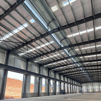 Atelier et entrepôt modulaires préfabriqués en structure métallique industrielle légère et moderne