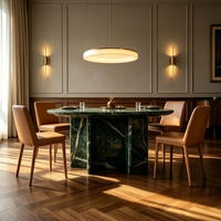 Table à manger en marbre vert foncé à base croisée, style moderne et organique, idéale pour l'aménagement intérieur Japandi et les clubs de restauration haut de gamme
