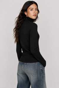 Top de cuello alto de algodón acanalado para mujer, el más vendido, de manga larga y elástico, disponible a precio de mayoreo. - Product Image 2