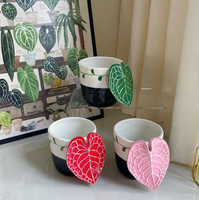 Tasse à café en céramique artisanale en forme de feuille de Monstera, sous glaçure, pour vente en gros