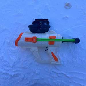 Pistola de Nieve para Exteriores - Lanzador de Bolas de Nieve para Peleas Interactivas y Diversión Navideña - Product Image 4