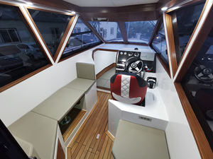 Nuevo Diseño con Certificación CE, Yate de Lujo de 9m, Tanque de Combustible de 600L, Yate con Cabina de Fibra de Vidrio en Venta - Product Image 2