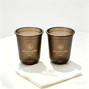 แก้วกาแฟสีดำขนาด 350 มล. 9 ออนซ์ แบบสี่เหลี่ยม ผลิตจากพลาสติก PET รีไซเคิล พร้อมฝาโดมแบบเปิดดื่มได้ ผ้าเช็ดปากขนาดเส้นผ่านศูนย์กลาง 90 มม.  รับทำโลโก้ตามสั่ง เป็นมิตรต่อสิ่งแวดล้อม - Product Image 1