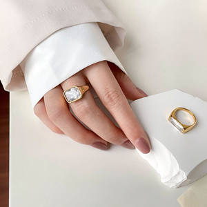 YF2640 Zierlicher Goldring-Design Schmuck Hypoallergener Edelstahl 18K Vergoldet mit Klaren Zirkonia-Ringen - Product Image 3