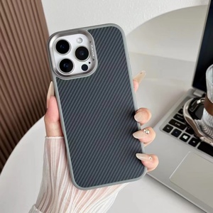 Coques de téléphone en silicone robuste et fin avec chargement magnétique, dos en PC et côtés en TPU souple pour iPhone 16, 16 Plus, 16 Pro, 16 Pro Max - Product Image 4