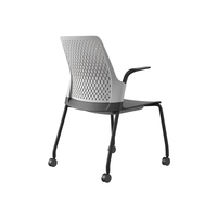 Chaise de conférence de bureau moderne ergonomique et confortable avec accoudoirs et roulettes, chaise en maille pour salle de réception