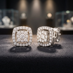 Pendientes clásicos con diamantes de corte halo redondo de 0.50 quilates, diamantes cultivados en laboratorio en oro macizo de 10 quilates, para regalo de aniversario nupcial. - Product Image 4