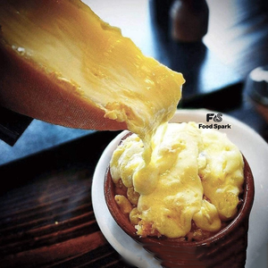 Machine à <span class=keywords><strong>raclette</strong></span> électrique populaire, <span class=keywords><strong>appareil</strong></span> de fusion de fromage triangulaire, machine à fondue de fromage électrique rotative <span class=keywords><strong>demi</strong></span>-ronde - Product Image 2