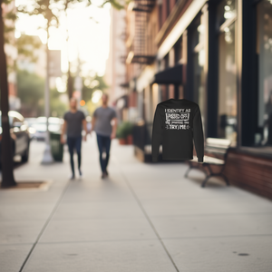 Me identifico como persona enfadada. Mis pronombres son Try Me. Camiseta de manga larga. - Product Image 3