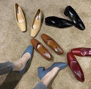 Zapatos de <span class=keywords><strong>tacón</strong></span> medio con bloque de cuero genuino con corte central y punta cuadrada clásica a <span class=keywords><strong>precio</strong></span> de fábrica - Product Image 5