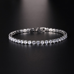 Großhandel Mode Charm Kristall 2025 Geometrisches Luxus-Armband Tennis-Armband für Damen - Product Image 1