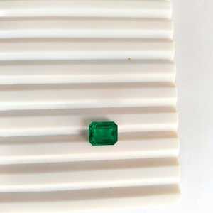 Elegance stunning 3.65 carat Green Emerald Panna beautifully <b>crafted</b> Emerald Gemstone Handmade Bulk Product - Product Image 4