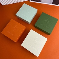 Boîte d'emballage pour bijoux avec couvercle en relief, couvercle et base en métal, modèle Ciel et Terre, matériaux recyclés, cadeau
