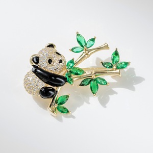 中国风可爱小熊猫绿竹合金胸针 - Product Image 4