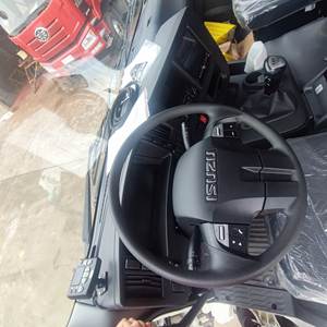 Camión refrigerador ISUZ 6*4 <span class=keywords><strong>con</strong></span> <span class=keywords><strong>plataforma</strong></span> de elevación de carga hecho en China camión congelado camiones de transporte de frutas y verduras - Product Image 5