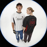 T-shirt de football rétro pour homme, imprimé, respirant, en polyester, avec lettres contrastées, patchwork, design raglan, manches courtes