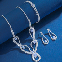 Accessoires en gros haut de gamme Zircon goutte d'eau collier et boucles d'oreilles ensemble chaîne de clavicule de mode coréenne