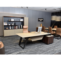 Bureau de direction moderne de luxe sur mesure pour PDG, dirigeant, manager, avec design haut de gamme et unique